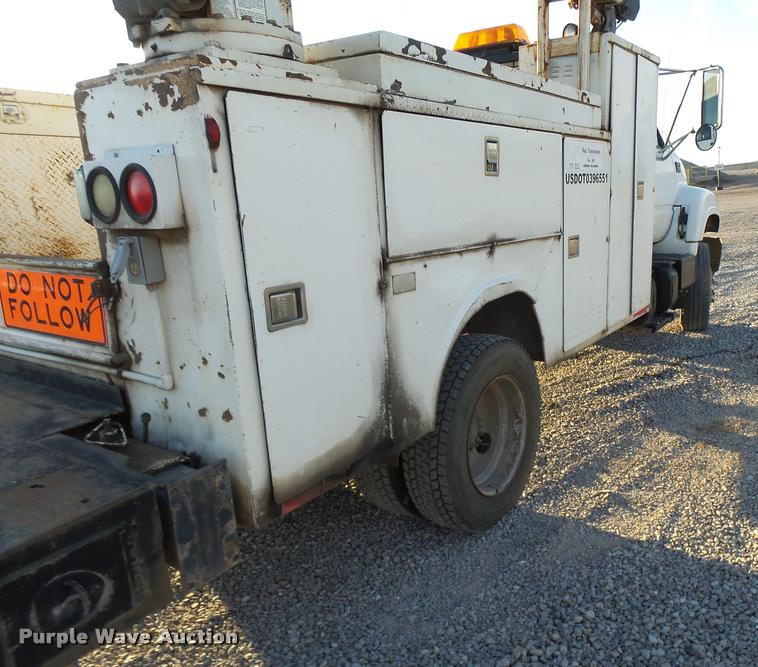 image for item DB0070 2002 Chevrolet C6500 service truck with crane