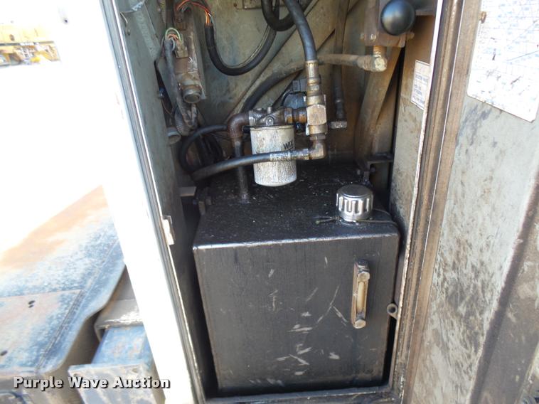 image for item DB0070 2002 Chevrolet C6500 service truck with crane