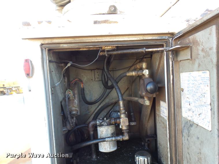 image for item DB0070 2002 Chevrolet C6500 service truck with crane