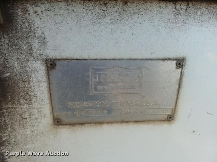 image for item DB0070 2002 Chevrolet C6500 service truck with crane