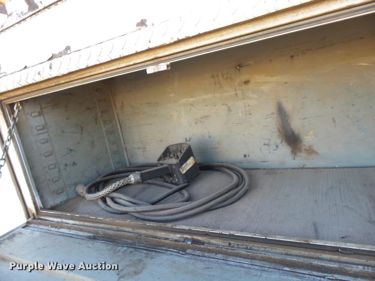 image for item DB0070 2002 Chevrolet C6500 service truck with crane