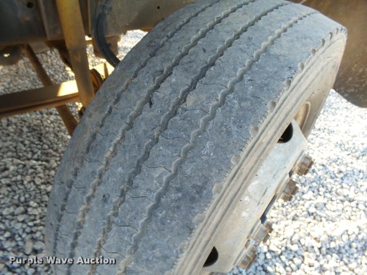 image for item DB0070 2002 Chevrolet C6500 service truck with crane