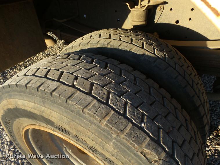 image for item DB0070 2002 Chevrolet C6500 service truck with crane