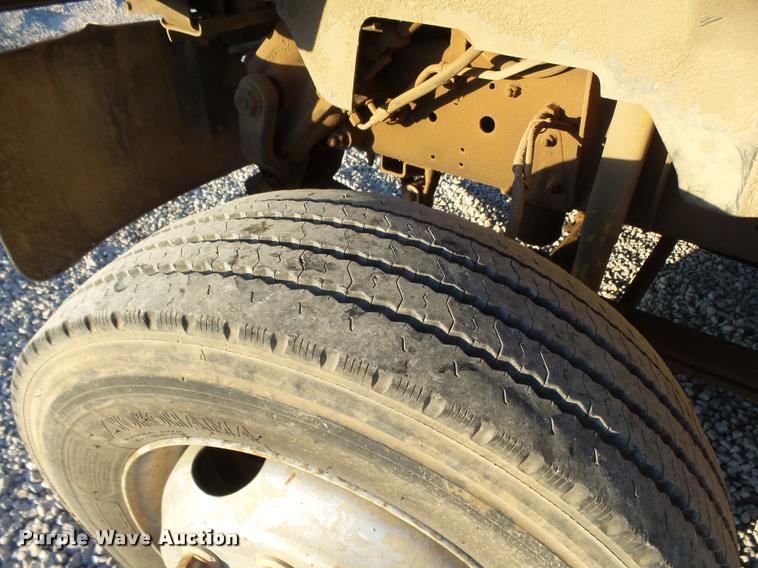 image for item DB0070 2002 Chevrolet C6500 service truck with crane