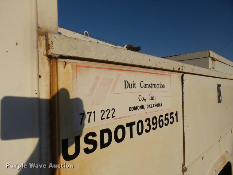 image for item DB0070 2002 Chevrolet C6500 service truck with crane