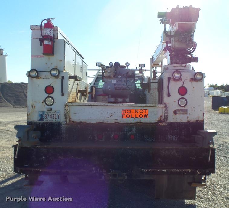 image for item DB0072 2002 Chevrolet C6500 service truck with crane