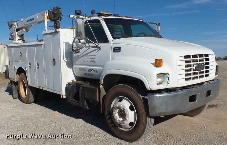 image for item DB0072 2002 Chevrolet C6500 service truck with crane