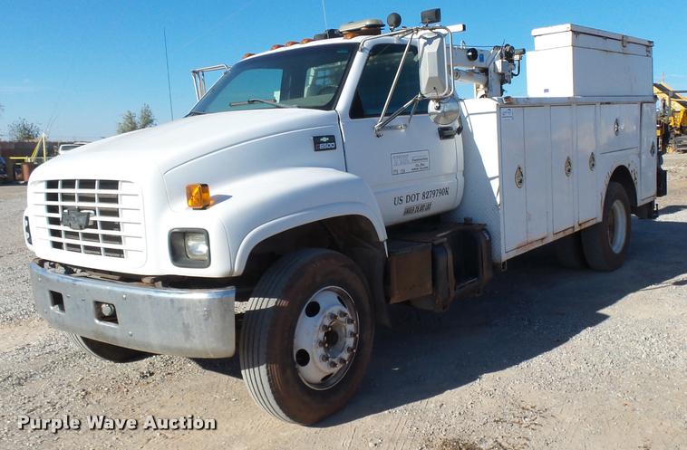 image for item DB0072 2002 Chevrolet C6500 service truck with crane