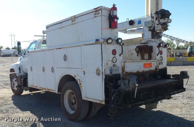 image for item DB0072 2002 Chevrolet C6500 service truck with crane