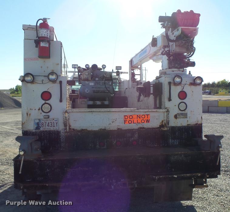 image for item DB0072 2002 Chevrolet C6500 service truck with crane