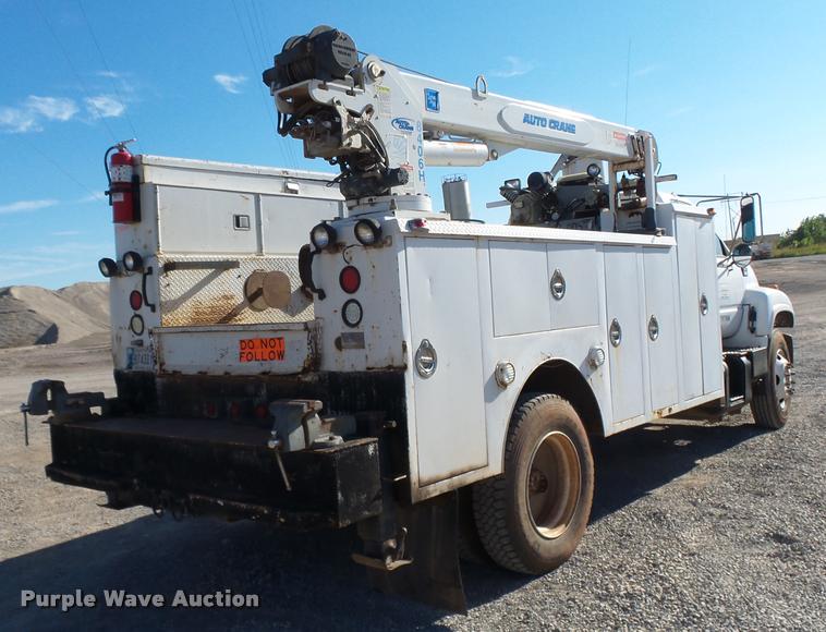 image for item DB0072 2002 Chevrolet C6500 service truck with crane