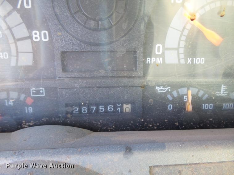 image for item DB0072 2002 Chevrolet C6500 service truck with crane