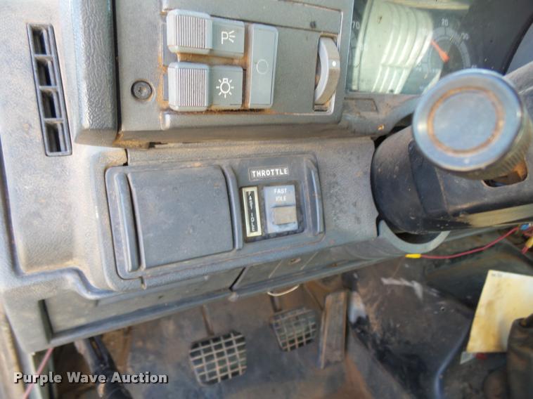 image for item DB0072 2002 Chevrolet C6500 service truck with crane