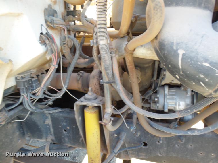 image for item DB0072 2002 Chevrolet C6500 service truck with crane