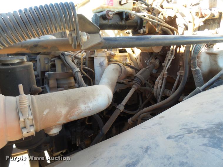 image for item DB0072 2002 Chevrolet C6500 service truck with crane