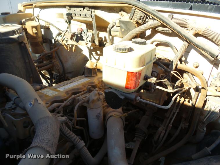 image for item DB0072 2002 Chevrolet C6500 service truck with crane