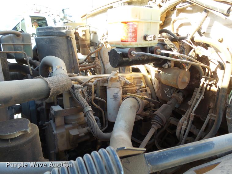 image for item DB0072 2002 Chevrolet C6500 service truck with crane