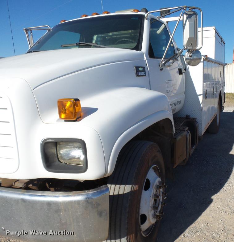 image for item DB0072 2002 Chevrolet C6500 service truck with crane