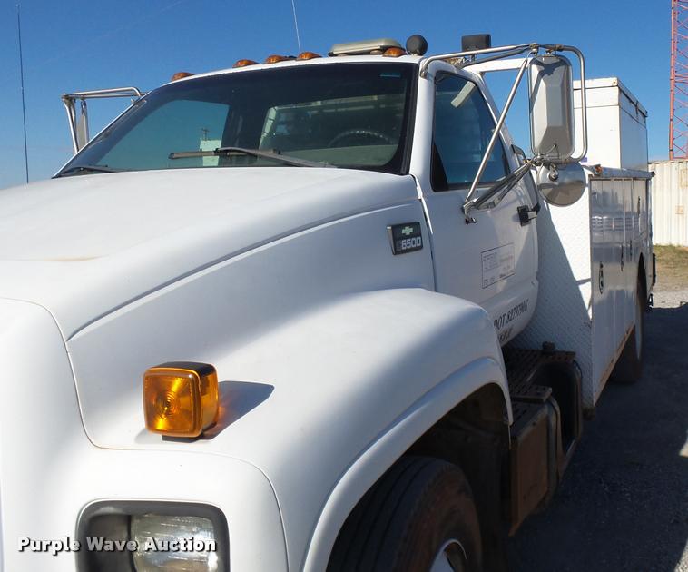 image for item DB0072 2002 Chevrolet C6500 service truck with crane