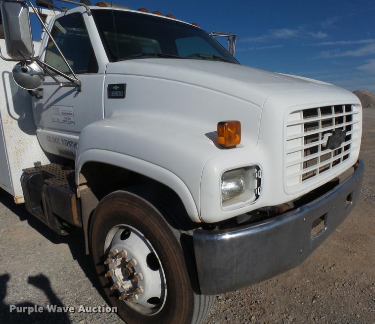 image for item DB0072 2002 Chevrolet C6500 service truck with crane