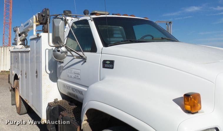 image for item DB0072 2002 Chevrolet C6500 service truck with crane