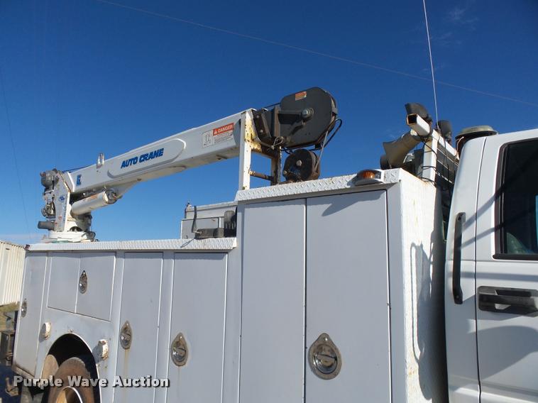 image for item DB0072 2002 Chevrolet C6500 service truck with crane