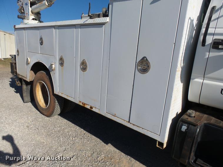 image for item DB0072 2002 Chevrolet C6500 service truck with crane