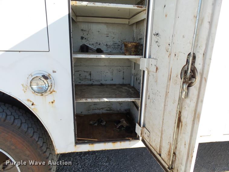 image for item DB0072 2002 Chevrolet C6500 service truck with crane