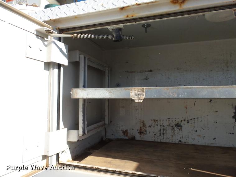 image for item DB0072 2002 Chevrolet C6500 service truck with crane