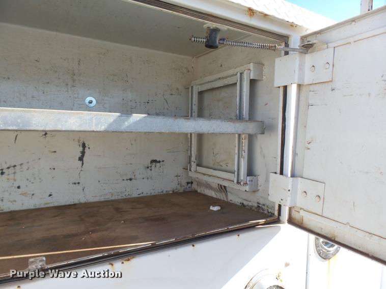 image for item DB0072 2002 Chevrolet C6500 service truck with crane