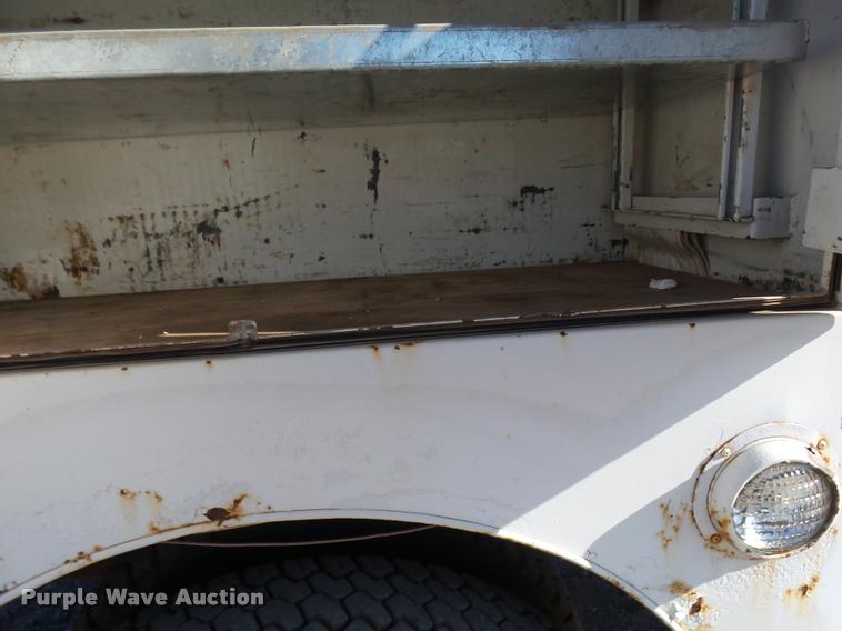 image for item DB0072 2002 Chevrolet C6500 service truck with crane