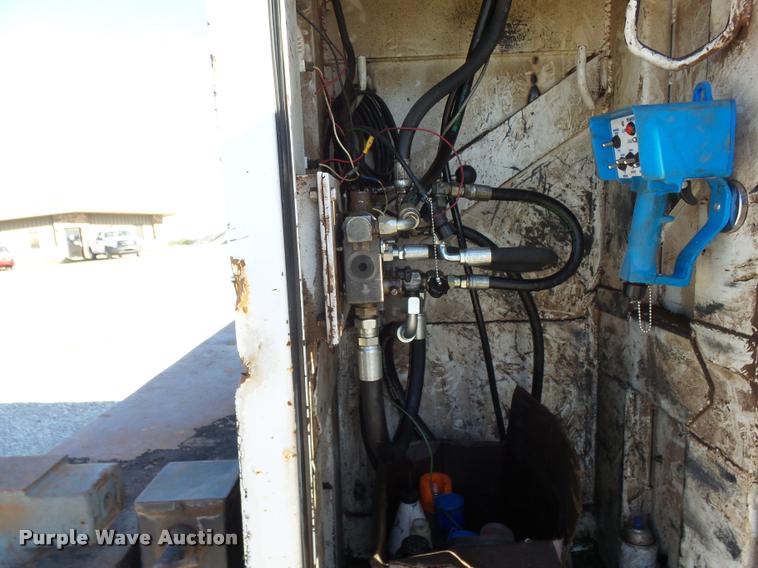 image for item DB0072 2002 Chevrolet C6500 service truck with crane