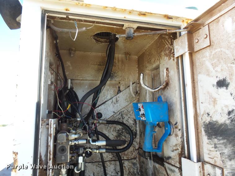 image for item DB0072 2002 Chevrolet C6500 service truck with crane