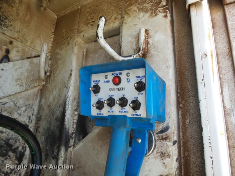 image for item DB0072 2002 Chevrolet C6500 service truck with crane