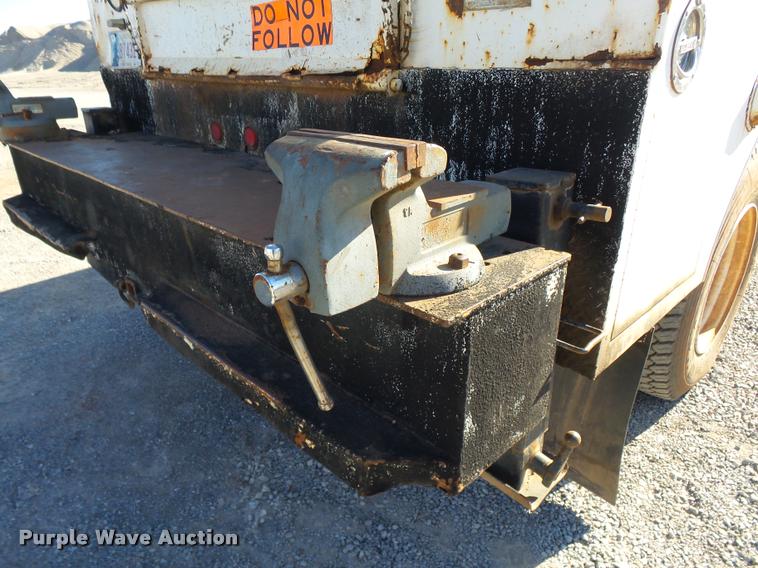 image for item DB0072 2002 Chevrolet C6500 service truck with crane