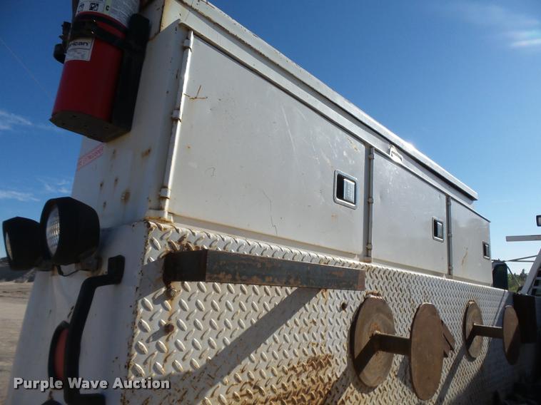 image for item DB0072 2002 Chevrolet C6500 service truck with crane