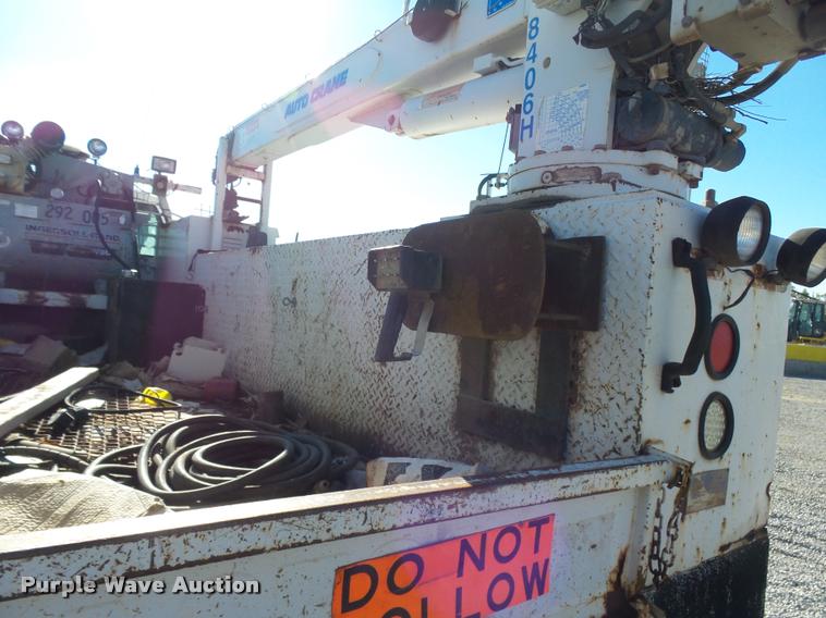 image for item DB0072 2002 Chevrolet C6500 service truck with crane