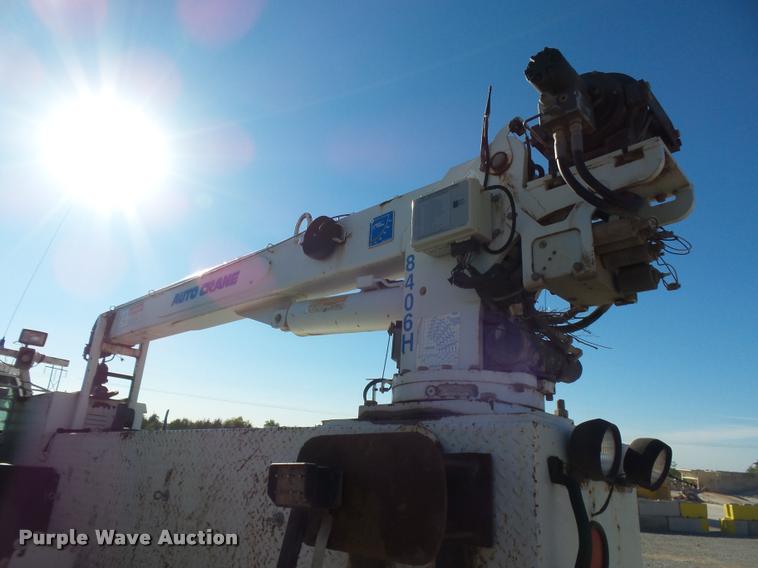 image for item DB0072 2002 Chevrolet C6500 service truck with crane