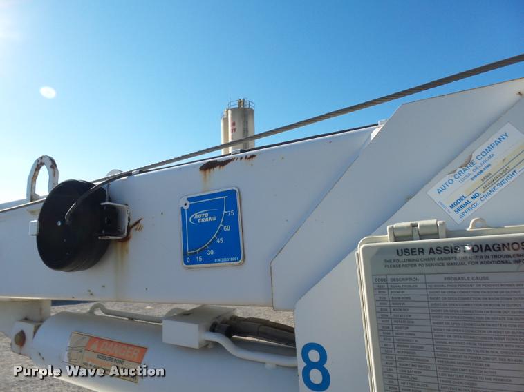 image for item DB0072 2002 Chevrolet C6500 service truck with crane