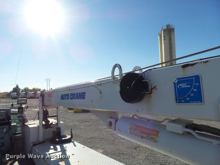 image for item DB0072 2002 Chevrolet C6500 service truck with crane