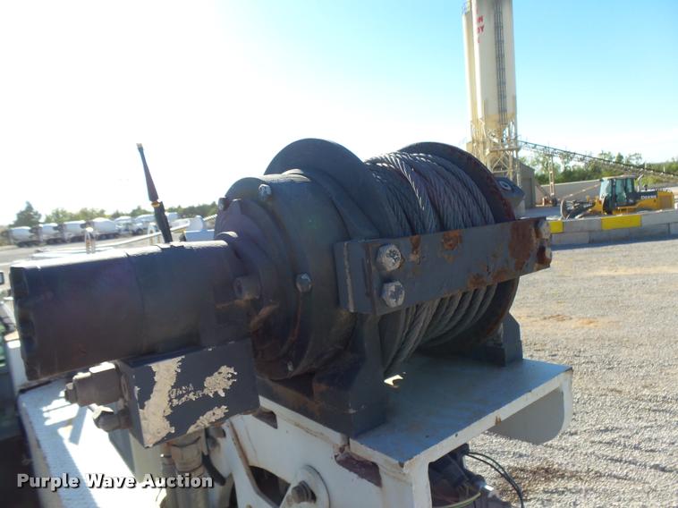 image for item DB0072 2002 Chevrolet C6500 service truck with crane