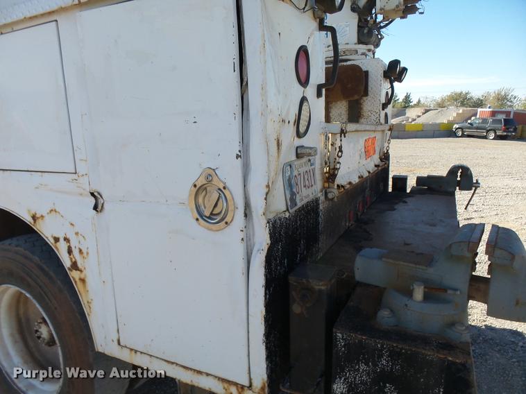 image for item DB0072 2002 Chevrolet C6500 service truck with crane