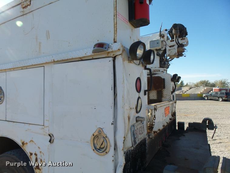 image for item DB0072 2002 Chevrolet C6500 service truck with crane