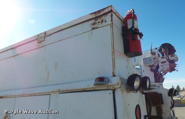 image for item DB0072 2002 Chevrolet C6500 service truck with crane