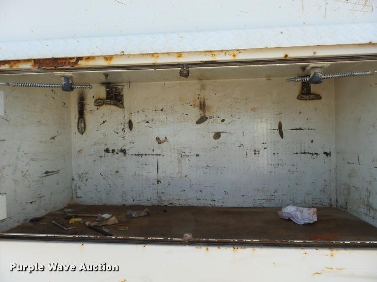 image for item DB0072 2002 Chevrolet C6500 service truck with crane