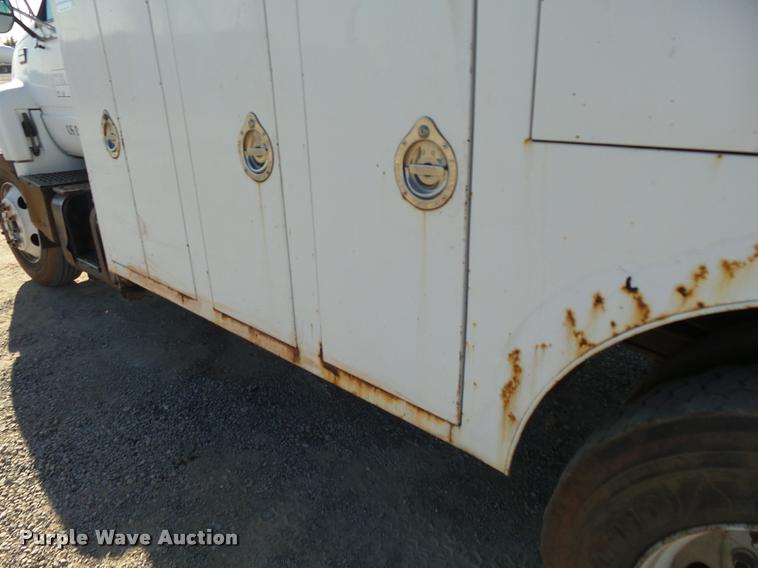 image for item DB0072 2002 Chevrolet C6500 service truck with crane