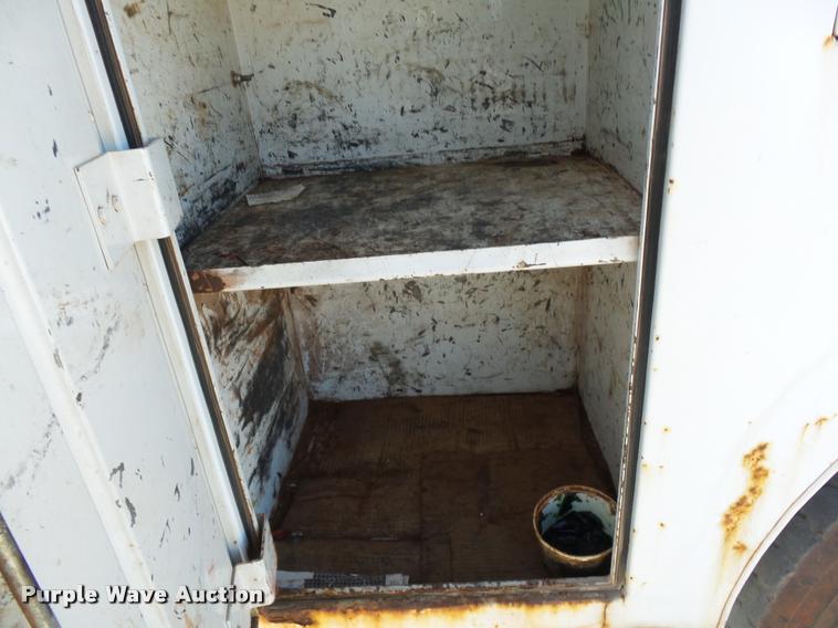 image for item DB0072 2002 Chevrolet C6500 service truck with crane