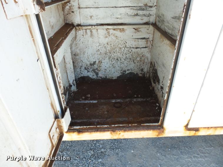 image for item DB0072 2002 Chevrolet C6500 service truck with crane