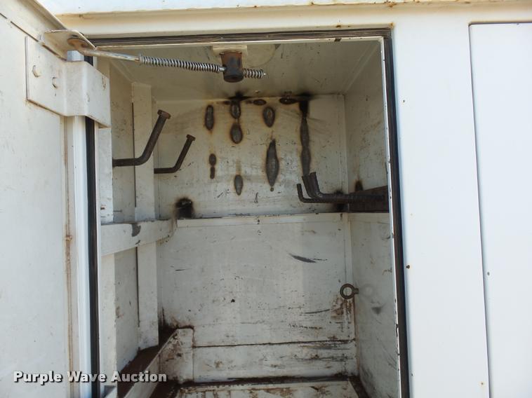 image for item DB0072 2002 Chevrolet C6500 service truck with crane