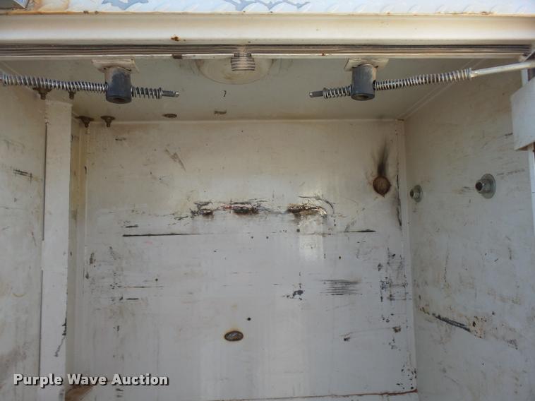 image for item DB0072 2002 Chevrolet C6500 service truck with crane